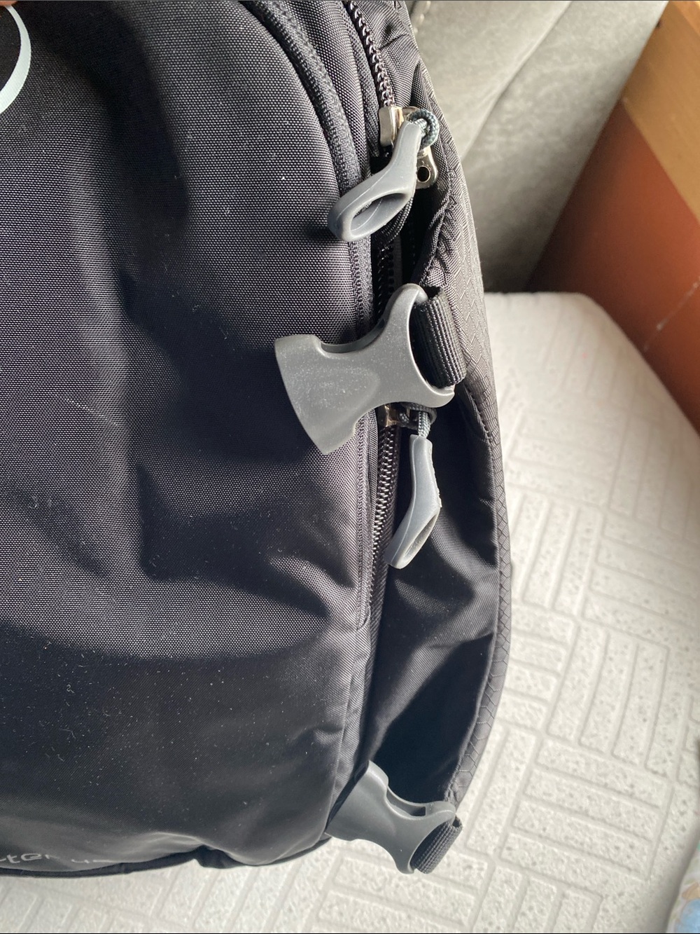 OSPREY Porter 46 Black Backpack with Gray Accents and Red Logo - Picture 10 of 15